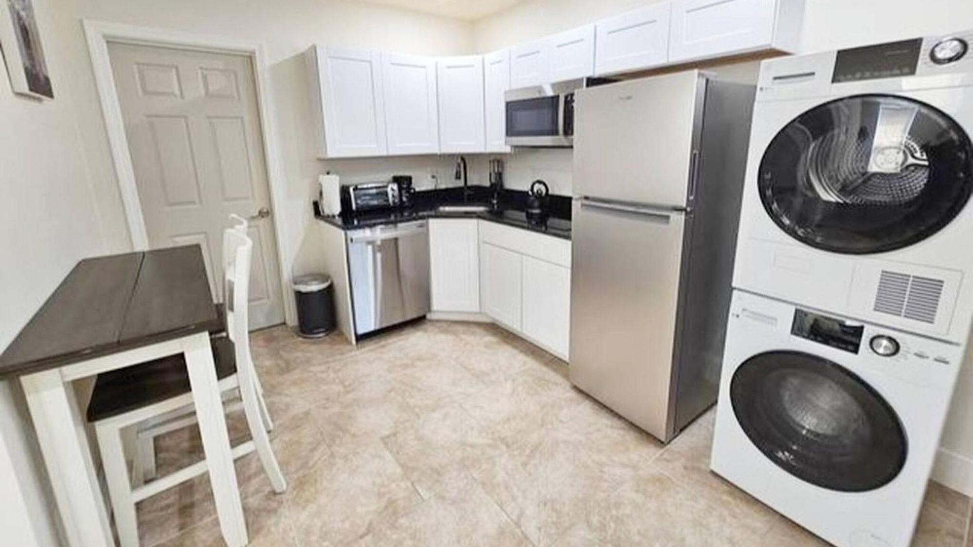 1-bedroom Apt-7b1 20-minuite To Downtown Apartment *