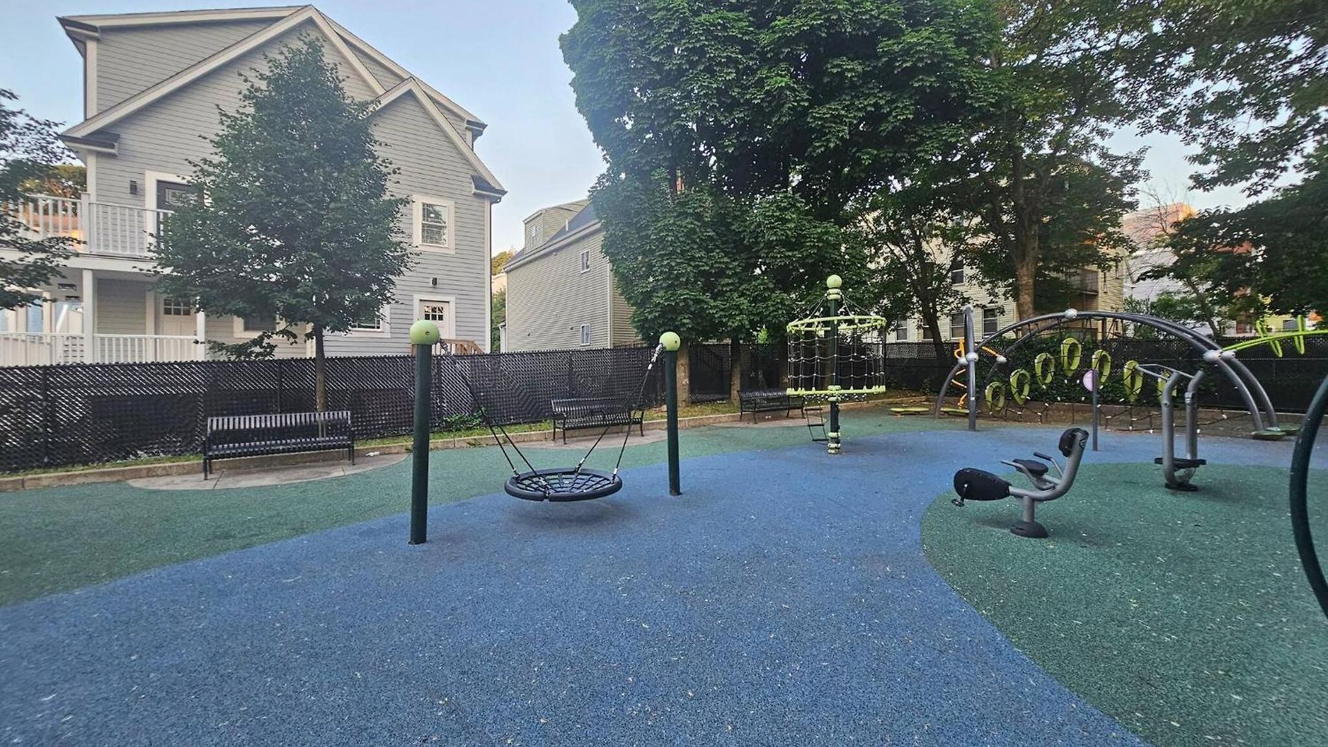 2br Lower Garden-level 20min