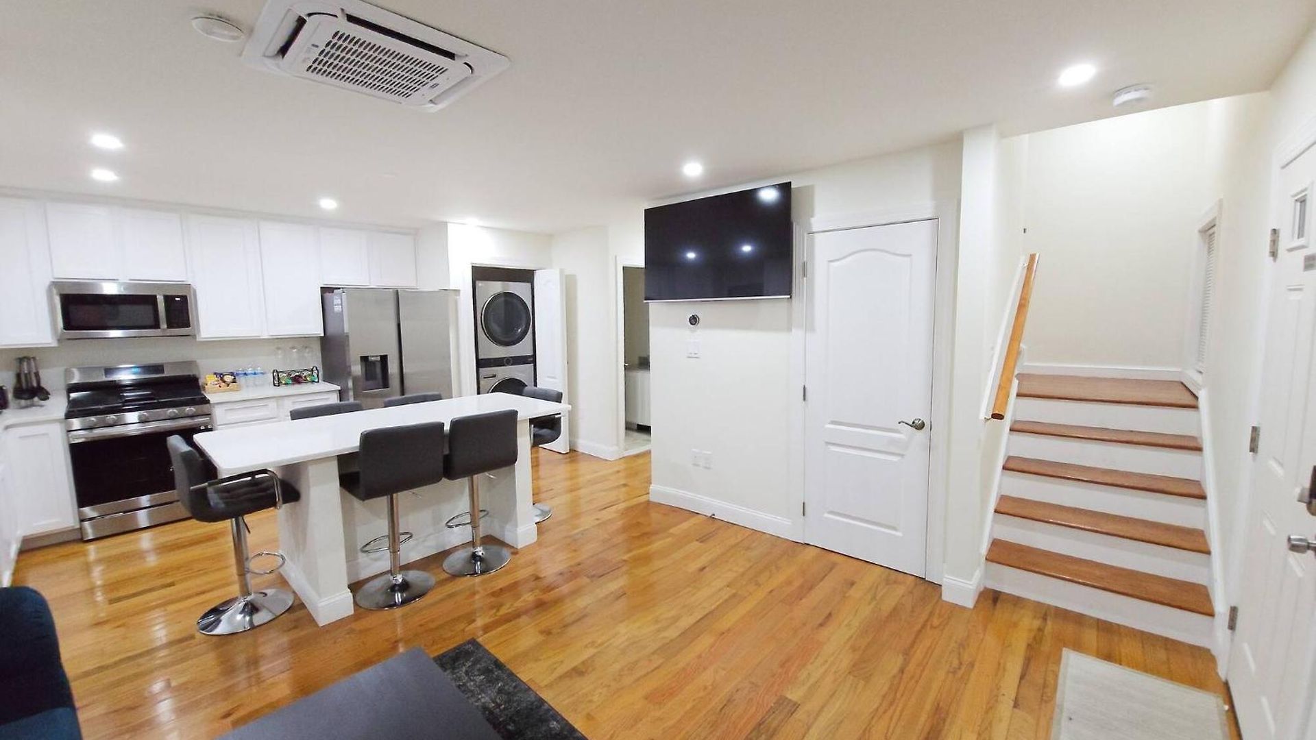 3-bedroom Apt-7b2 20-minuite To Downtown Apartment