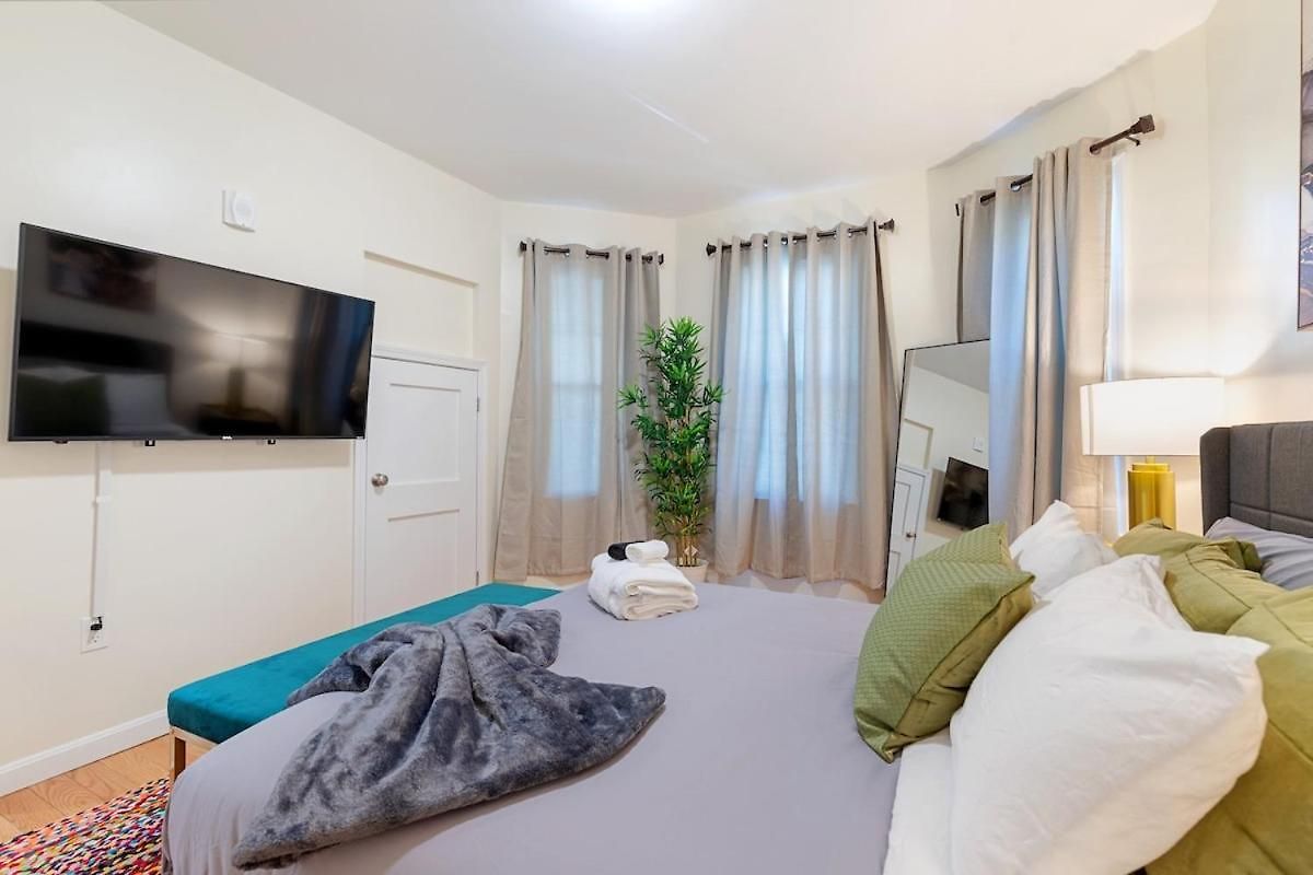 Beautiful 2br In Savin Hill Apartment *