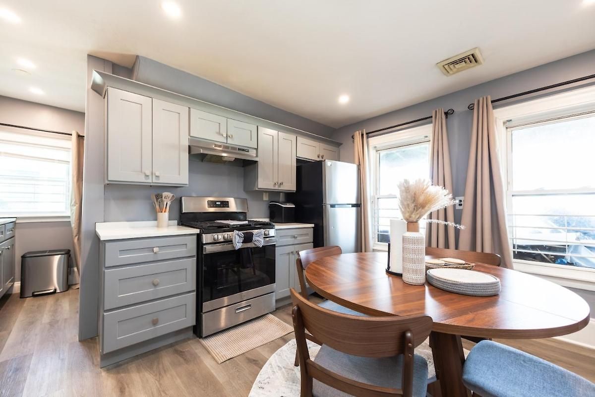 Cozy 3bd, 1ba In - Franklin Park Zoo, Common Apartment *