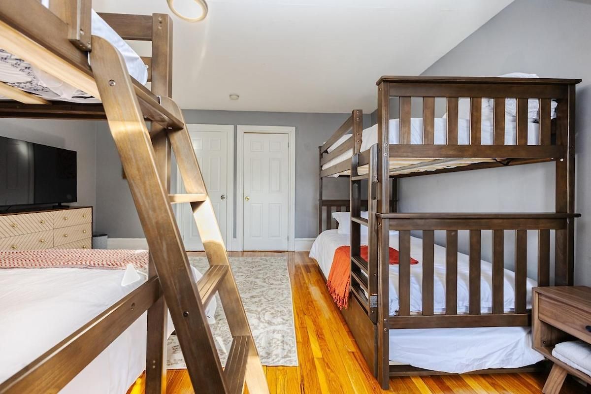 Cozy 3bd, 1ba In - Franklin Park Zoo, Common Apartment *
