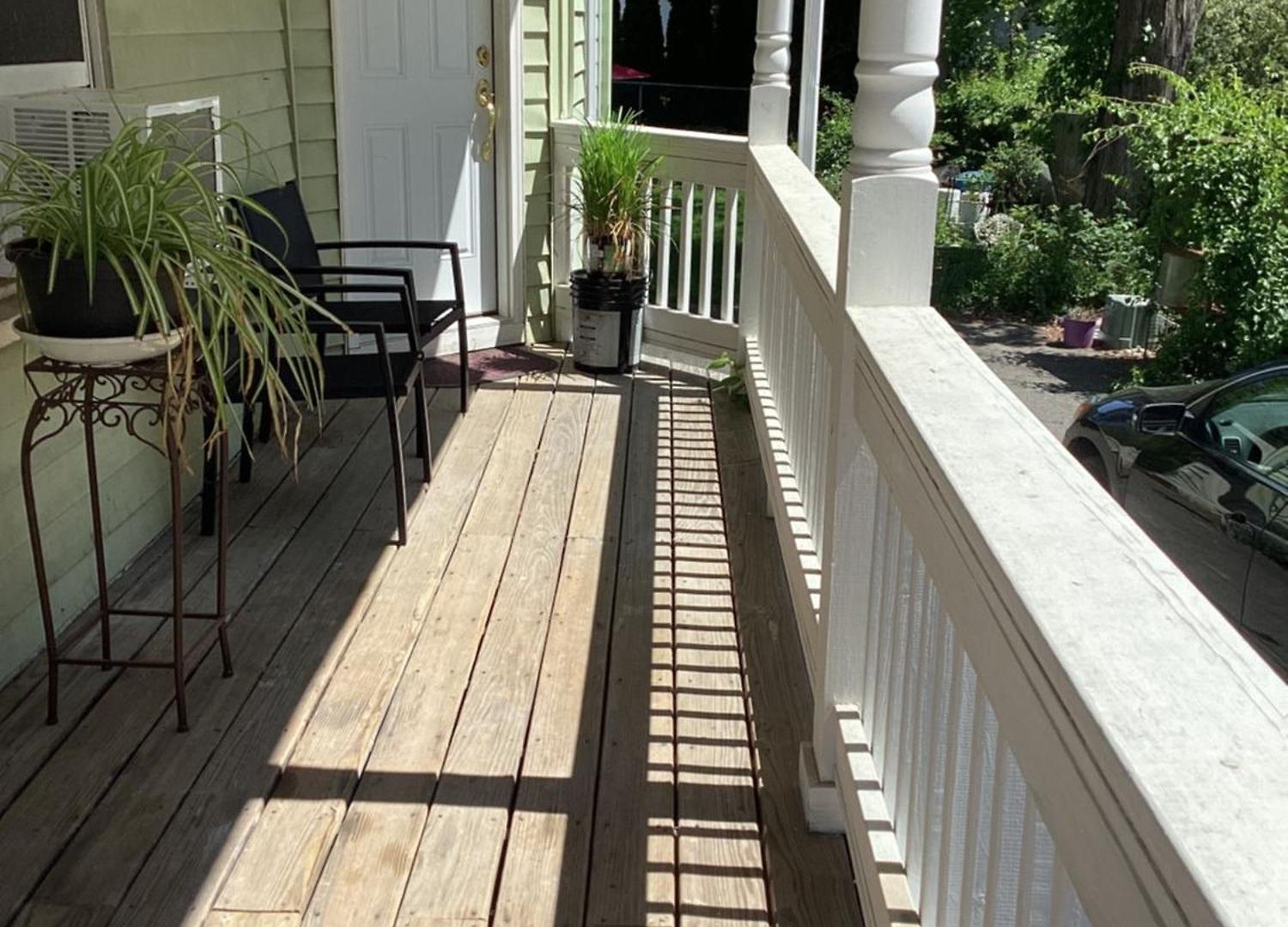 With Parking, Next To Train Or Buses, Good Neighborhood Apartment