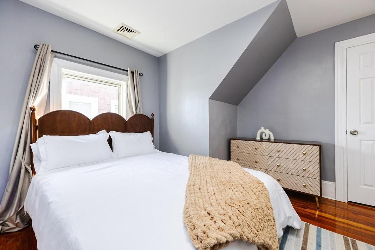 Cozy 3bd, 1ba In - Franklin Park Zoo, Common Apartment *