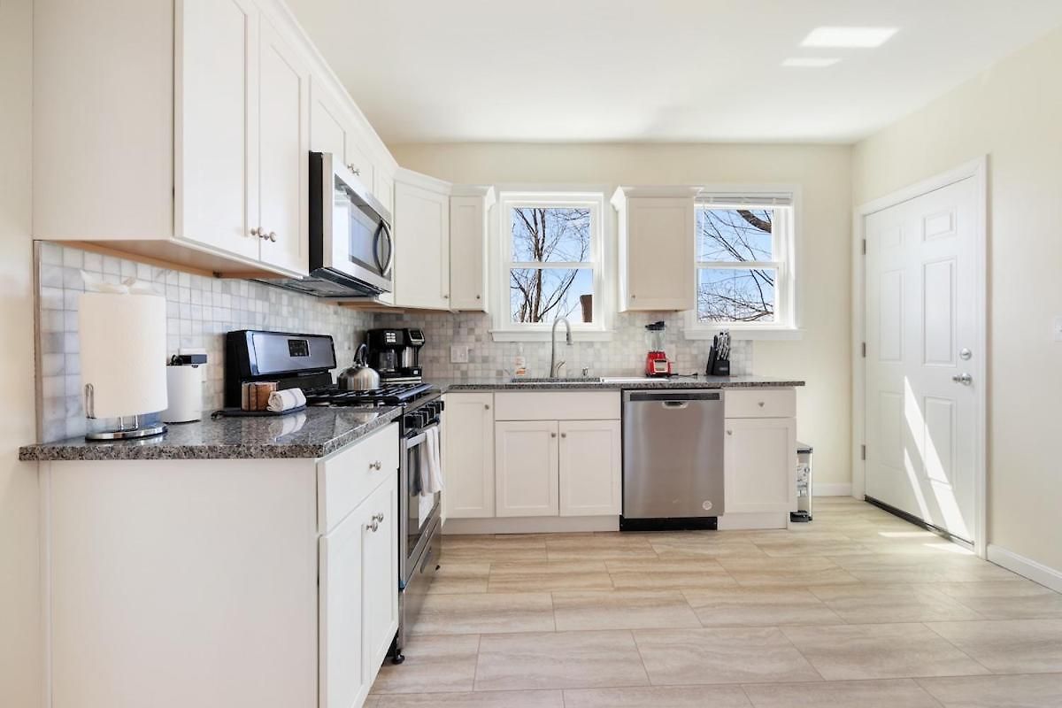 Apartment Beautiful 2br In Savin Hill