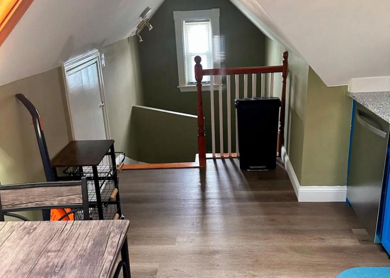 Large Open Concept In Zoo Franklin Park Near Apartment *