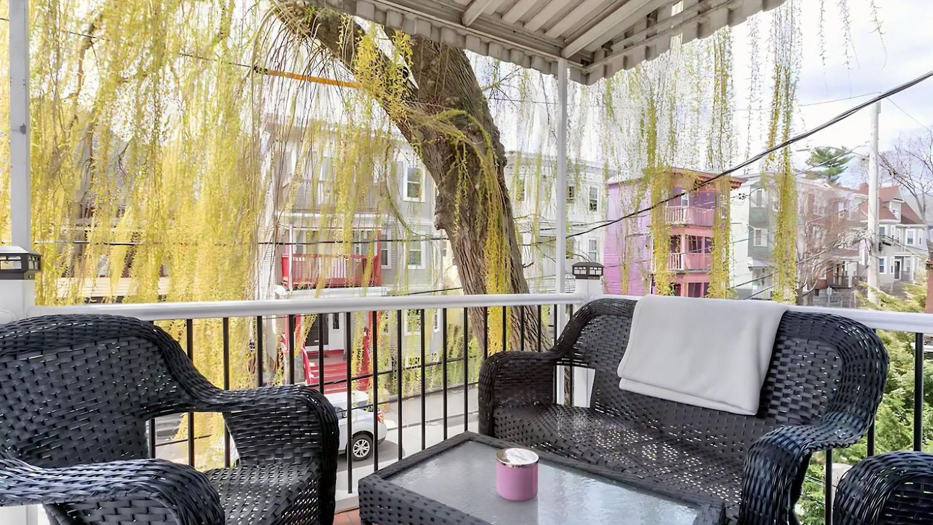 Large Open Concept In Zoo Franklin Park Near Apartment