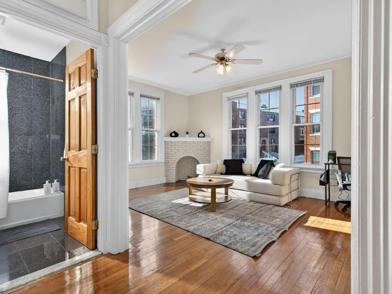 Charming 2br In Apartment *