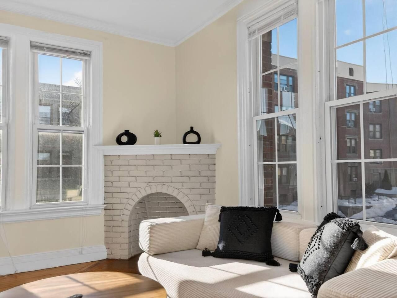Charming 2br In Apartment *