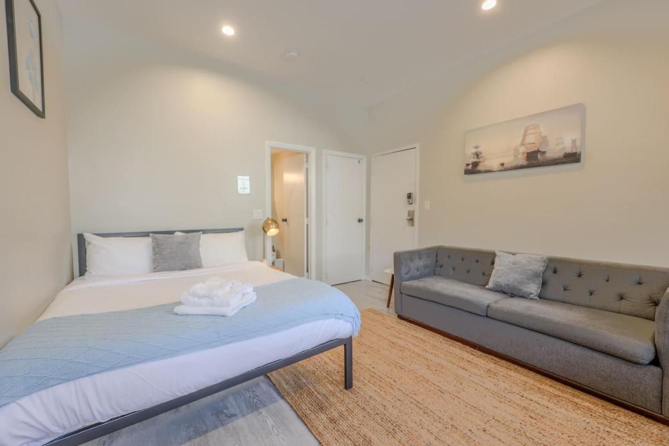 Stunning Back Bay Apartment Boston