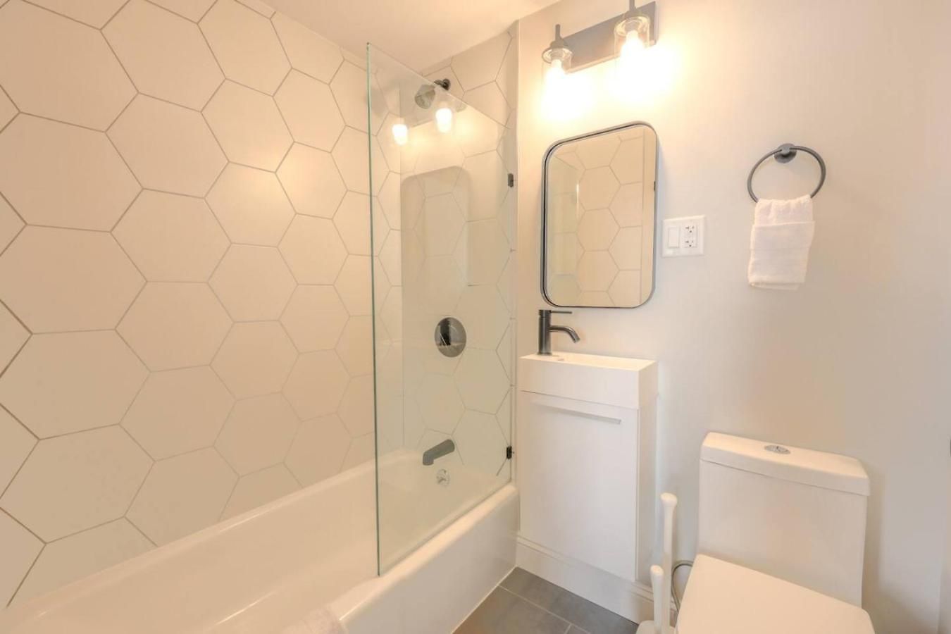 Apartment Sleek In The South End *