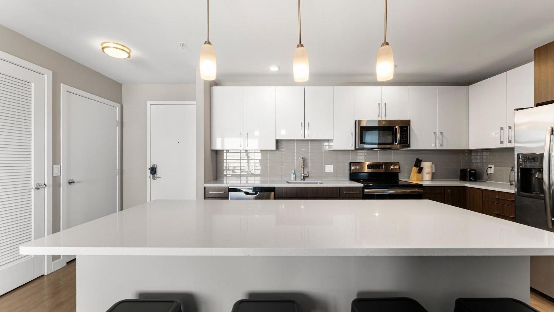 Beautiful Centrally Located 3 Bedroom Apartment Boston