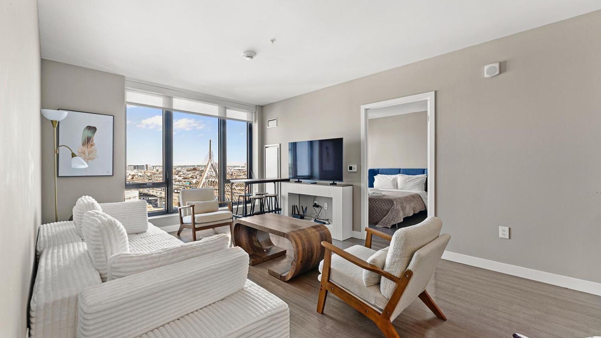 Beautiful Centrally Located 3 Bedroom Apartment *