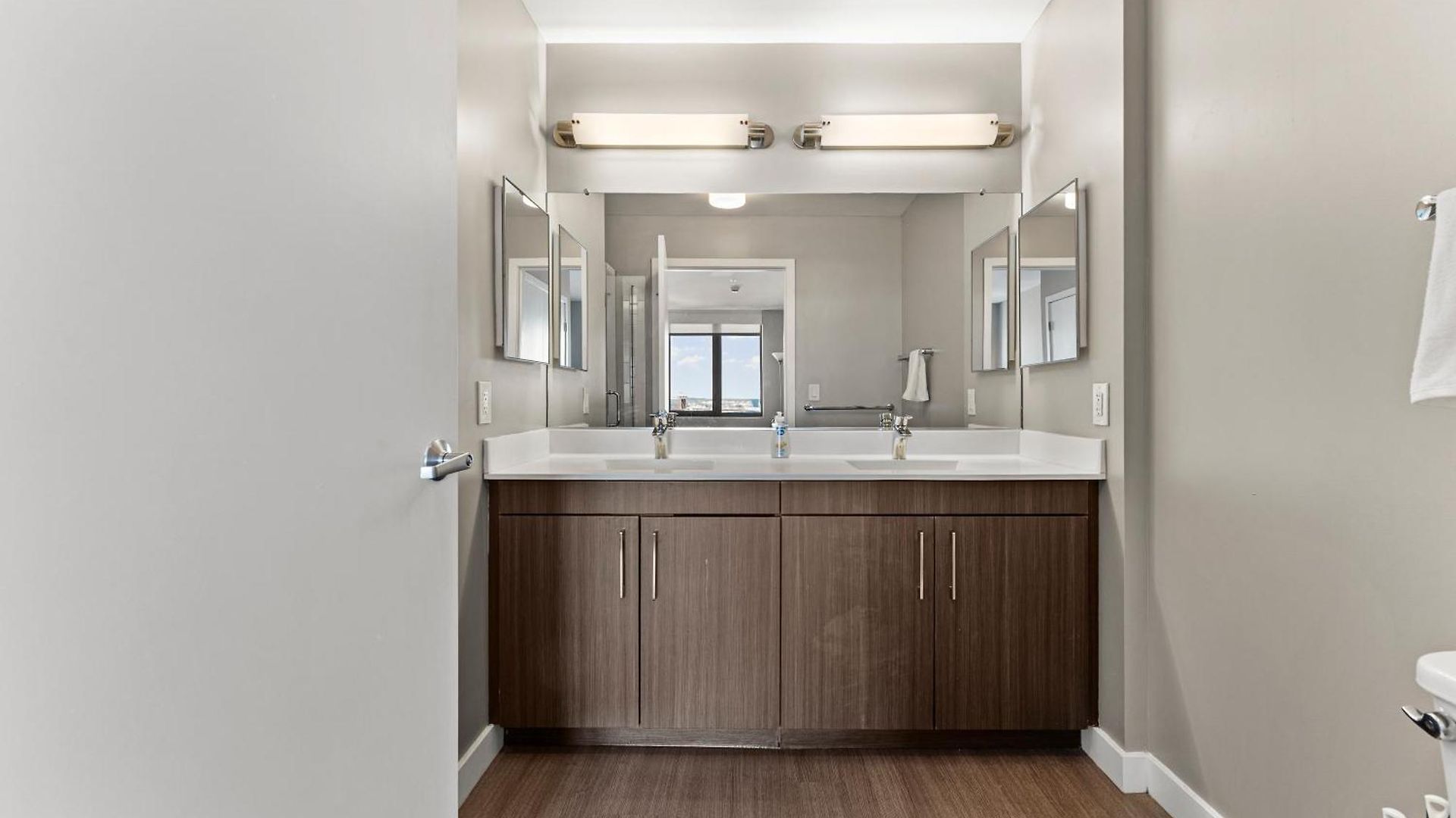 Beautiful Centrally Located 3 Bedroom Apartment
