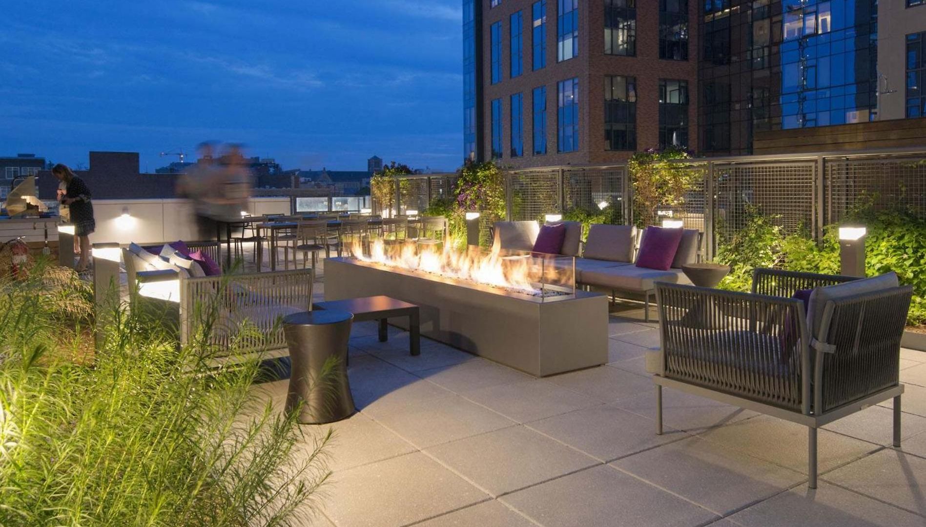 Seaport Fireplace Gym & Pool Access *