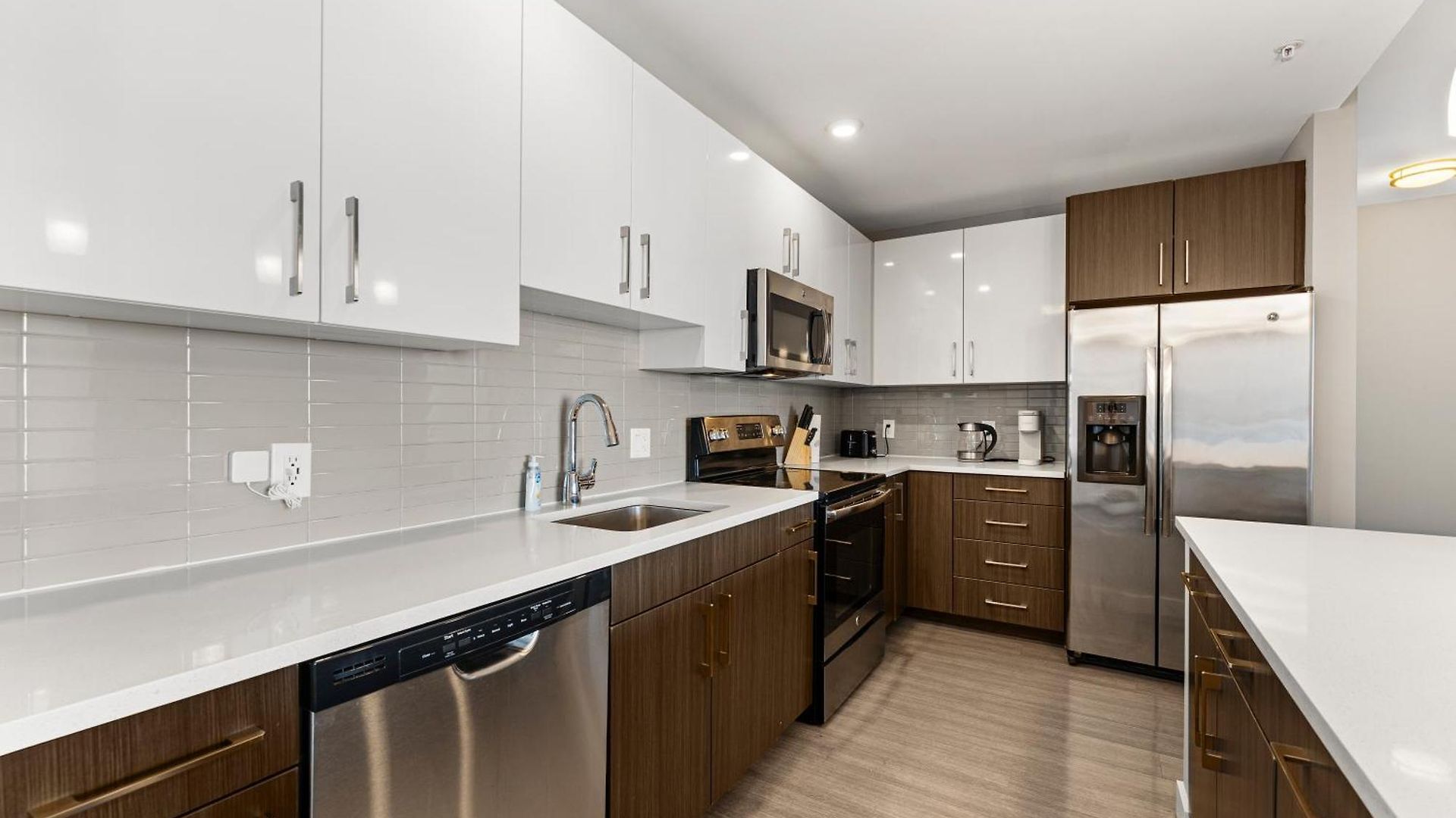 Beautiful Centrally Located 3 Bedroom Apartment *