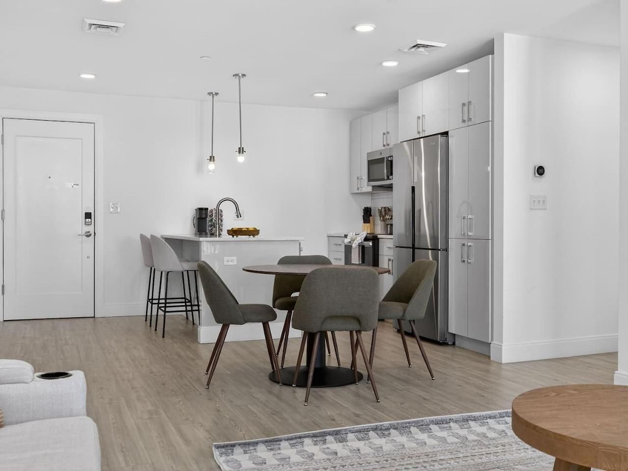 Luxe 3bd Allston Apartment