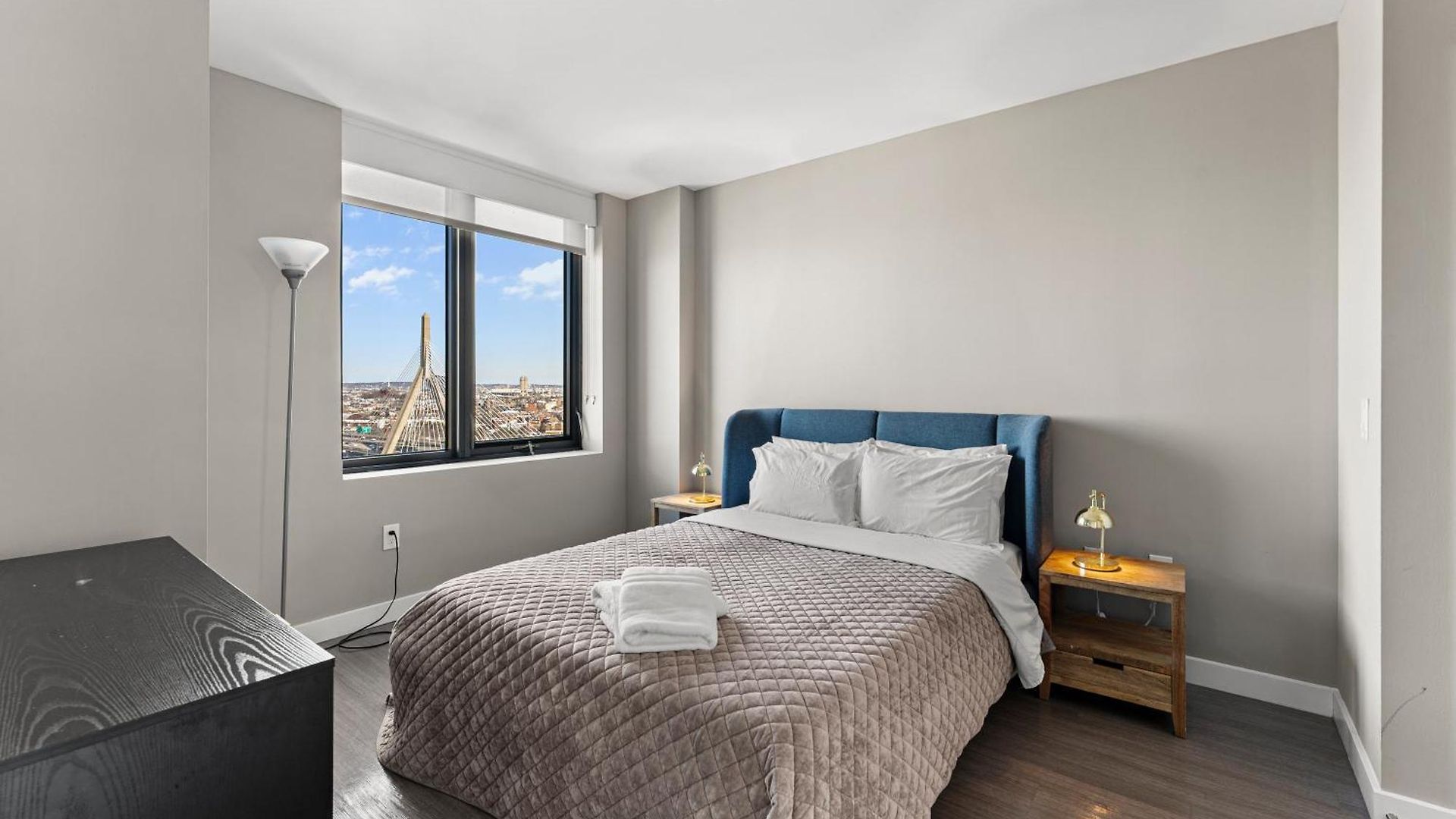 Beautiful Centrally Located 3 Bedroom Apartment *