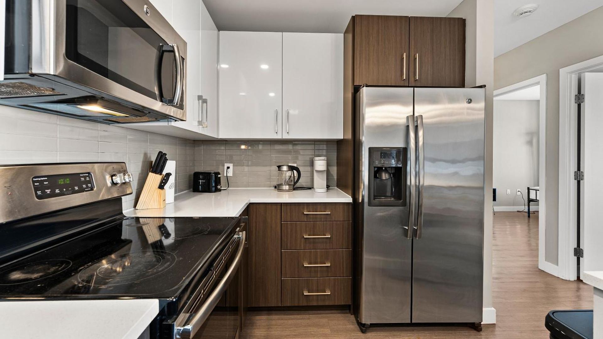 Beautiful Centrally Located 3 Bedroom Apartment *