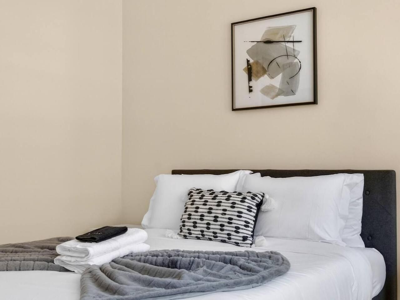 Charming 2br In Apartment Boston