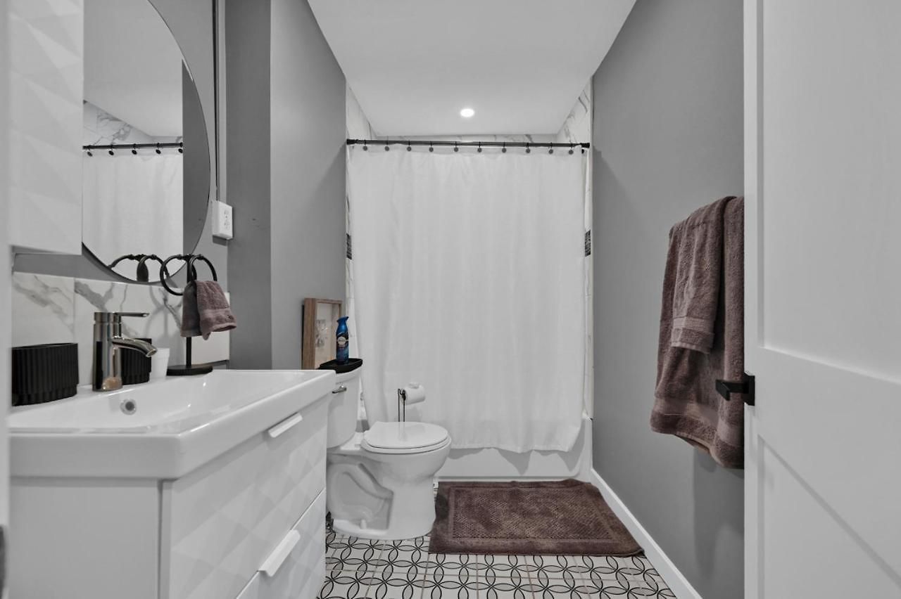 Airport Subway Apartment *