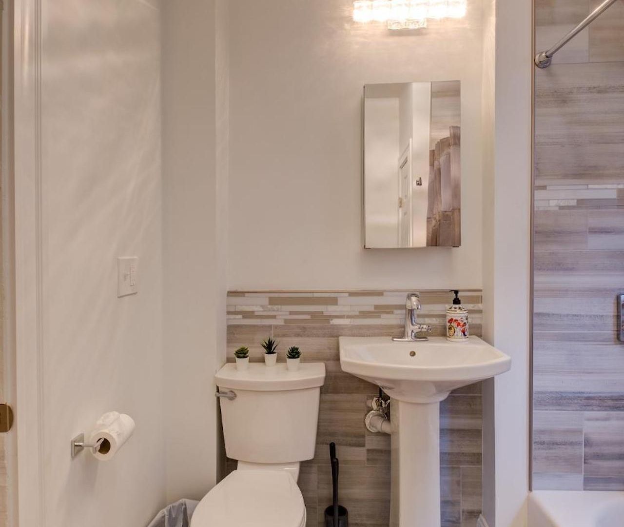 Spacious 2br Boston