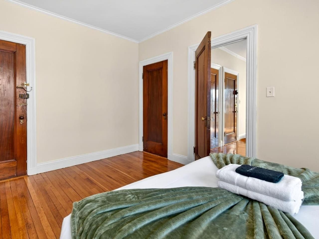 Charming 2br In Apartment *