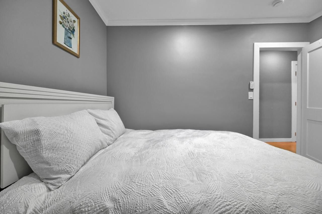 Airport Subway Apartment *