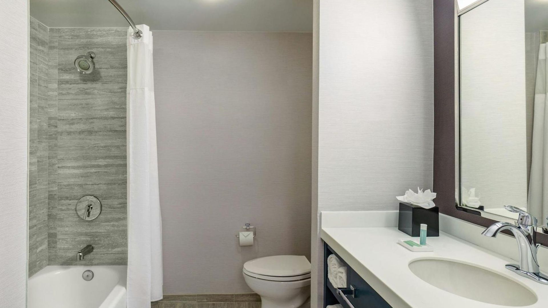 Courtyard By Marriott Downtown 4*