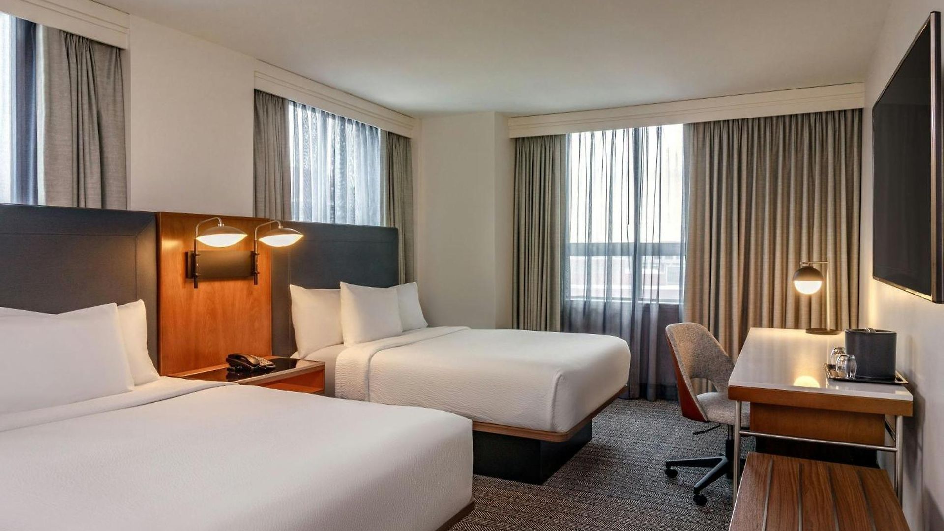 Courtyard By Marriott Downtown