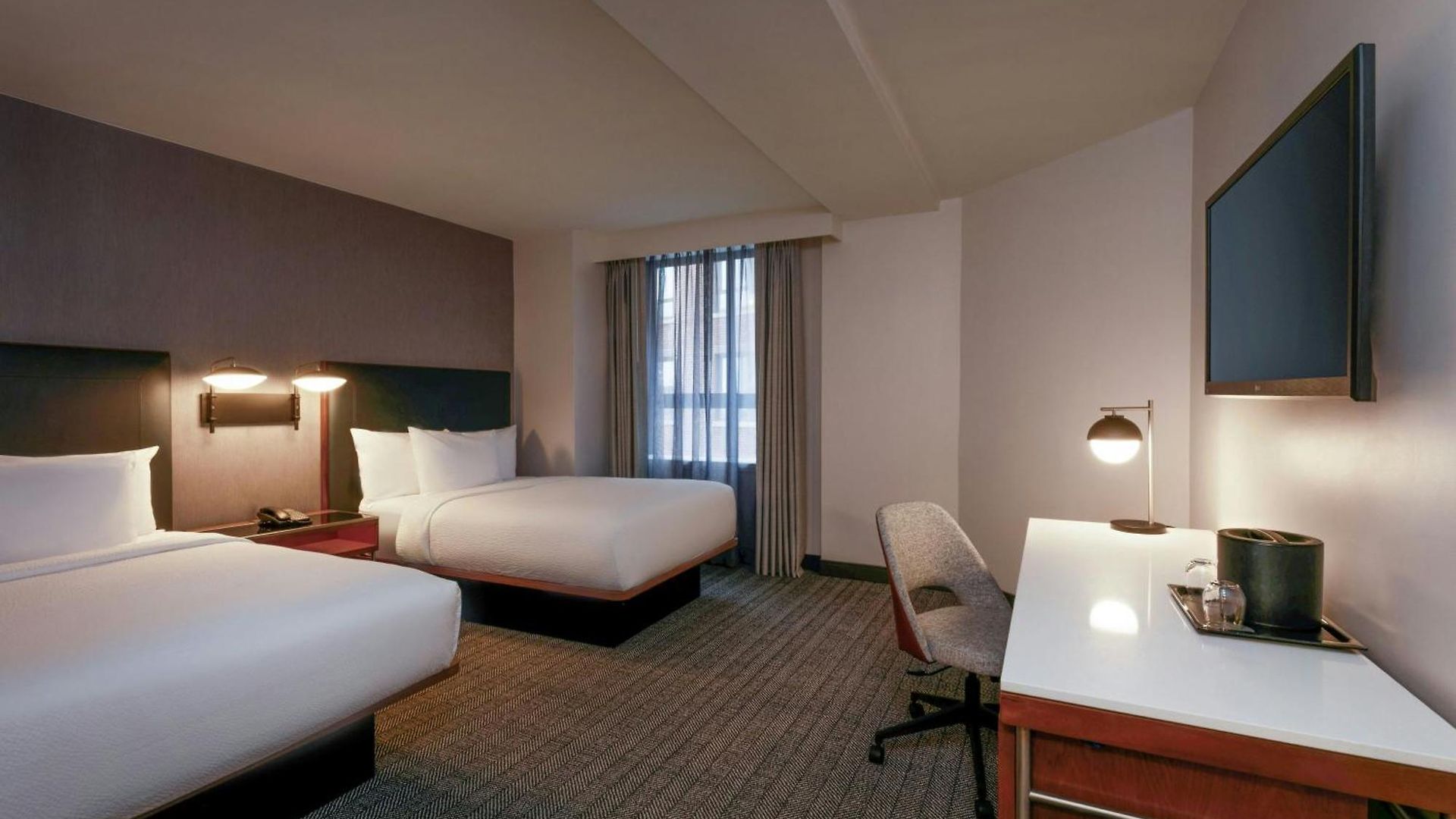 Courtyard By Marriott Downtown