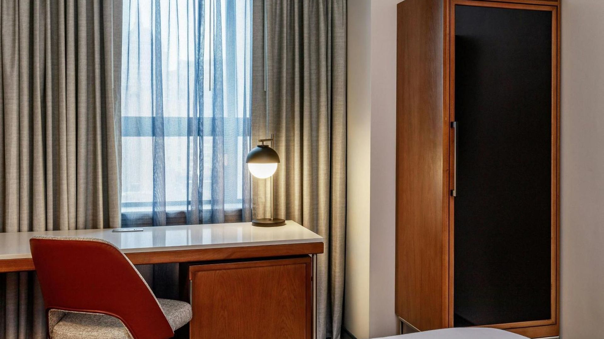 Courtyard By Marriott Downtown Boston