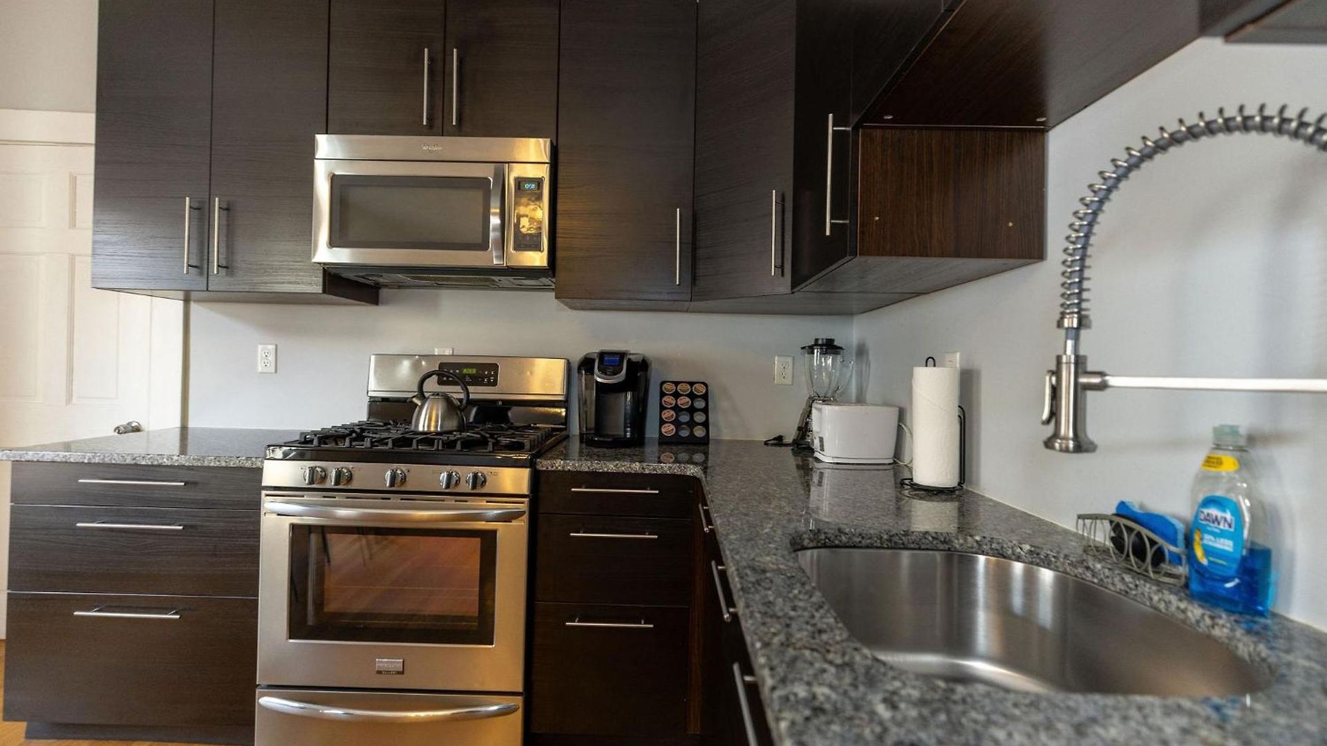 Landing Apartment *