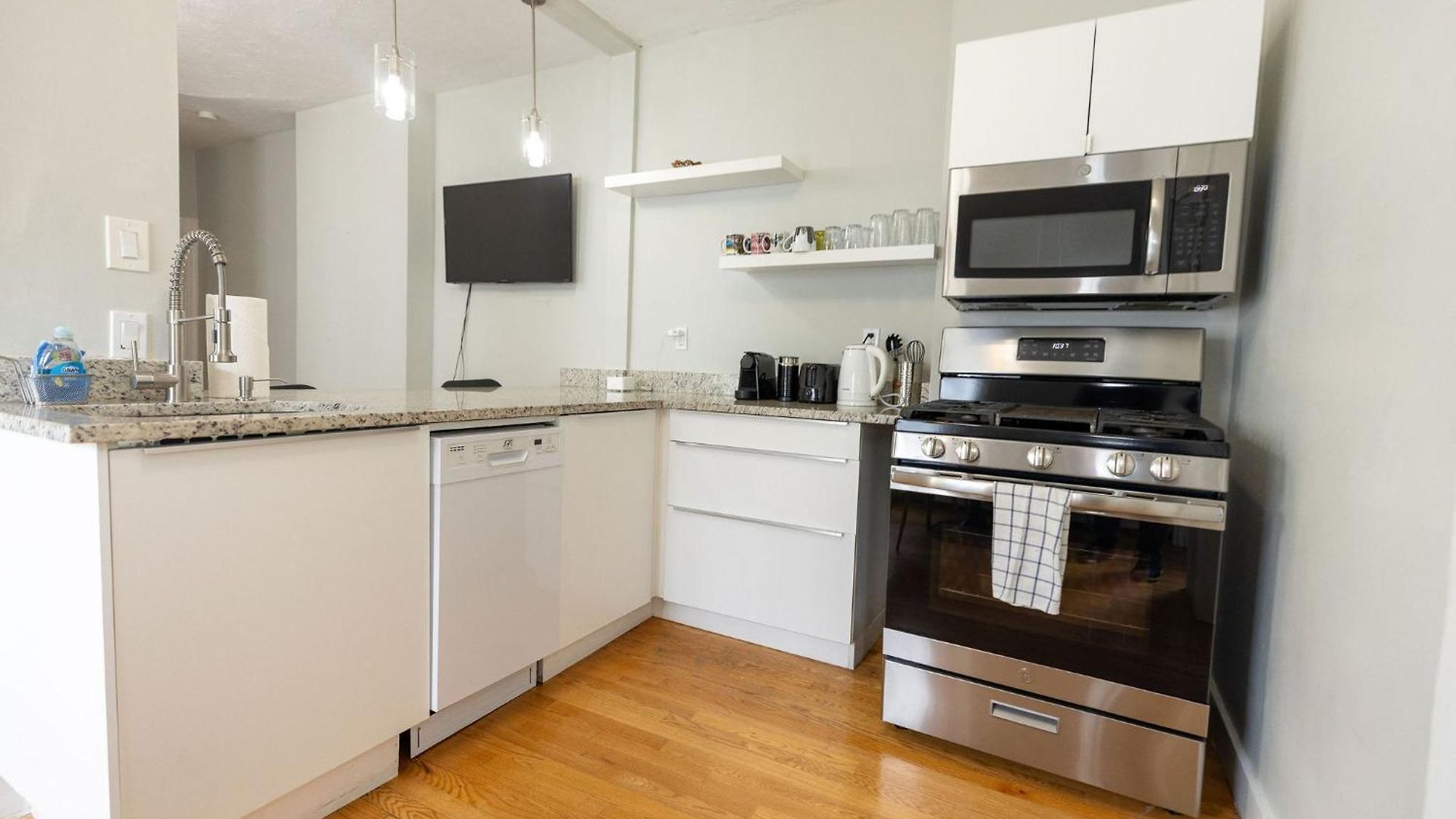 Landing Apartment