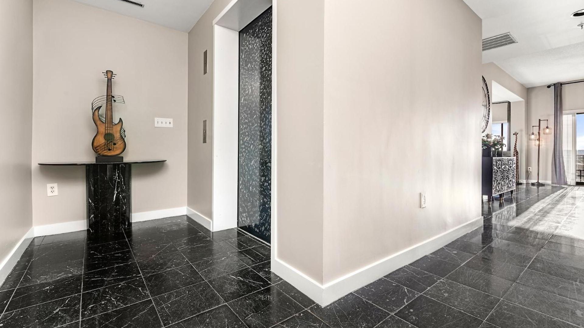 Luxury Massive Penthouse In Watertown Apartment *