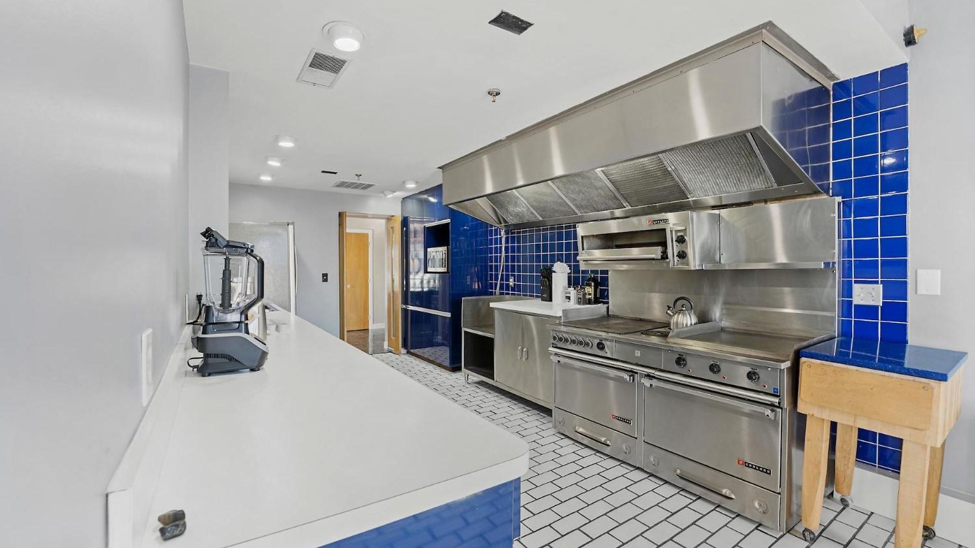 Apartment Luxury Massive Penthouse In Watertown
