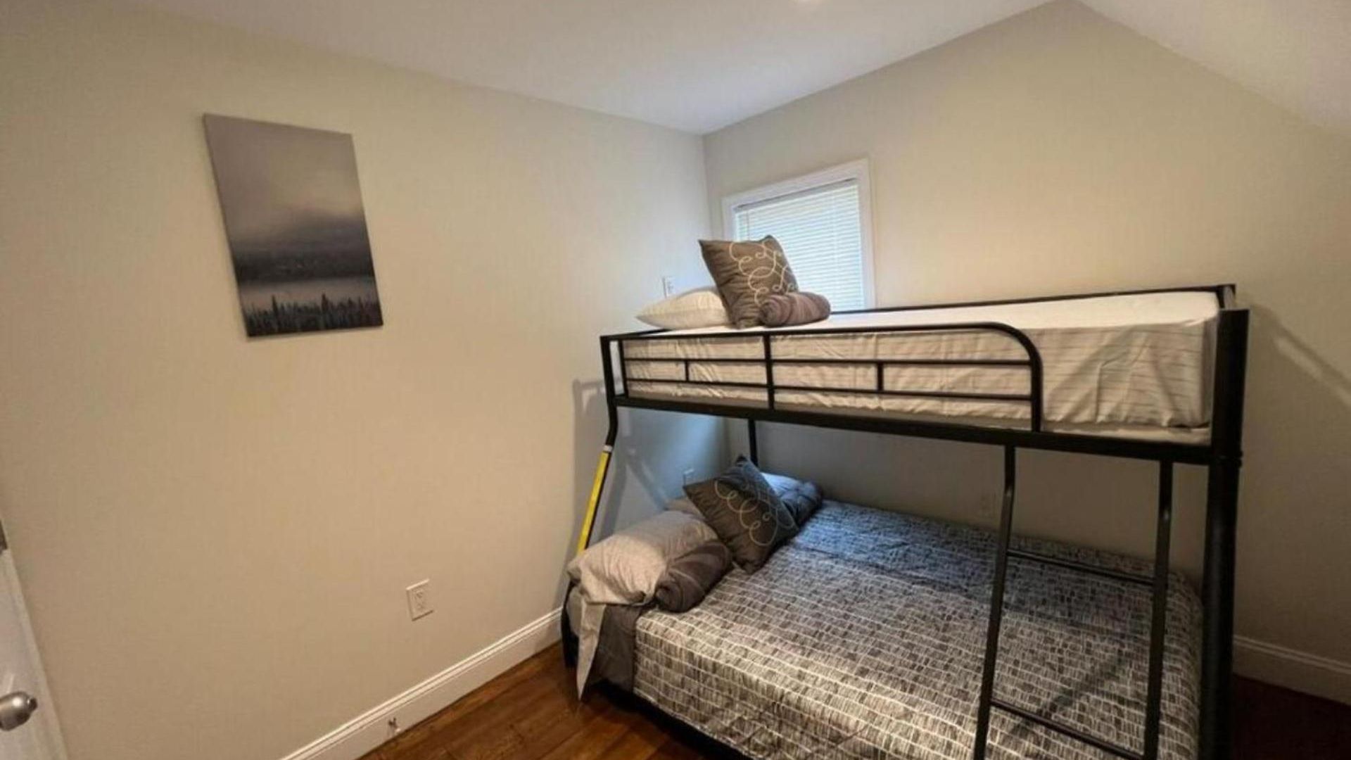 Apartment Comfortable 4br Getaway - Pet-friendly - Near I-93 & Red Line 988