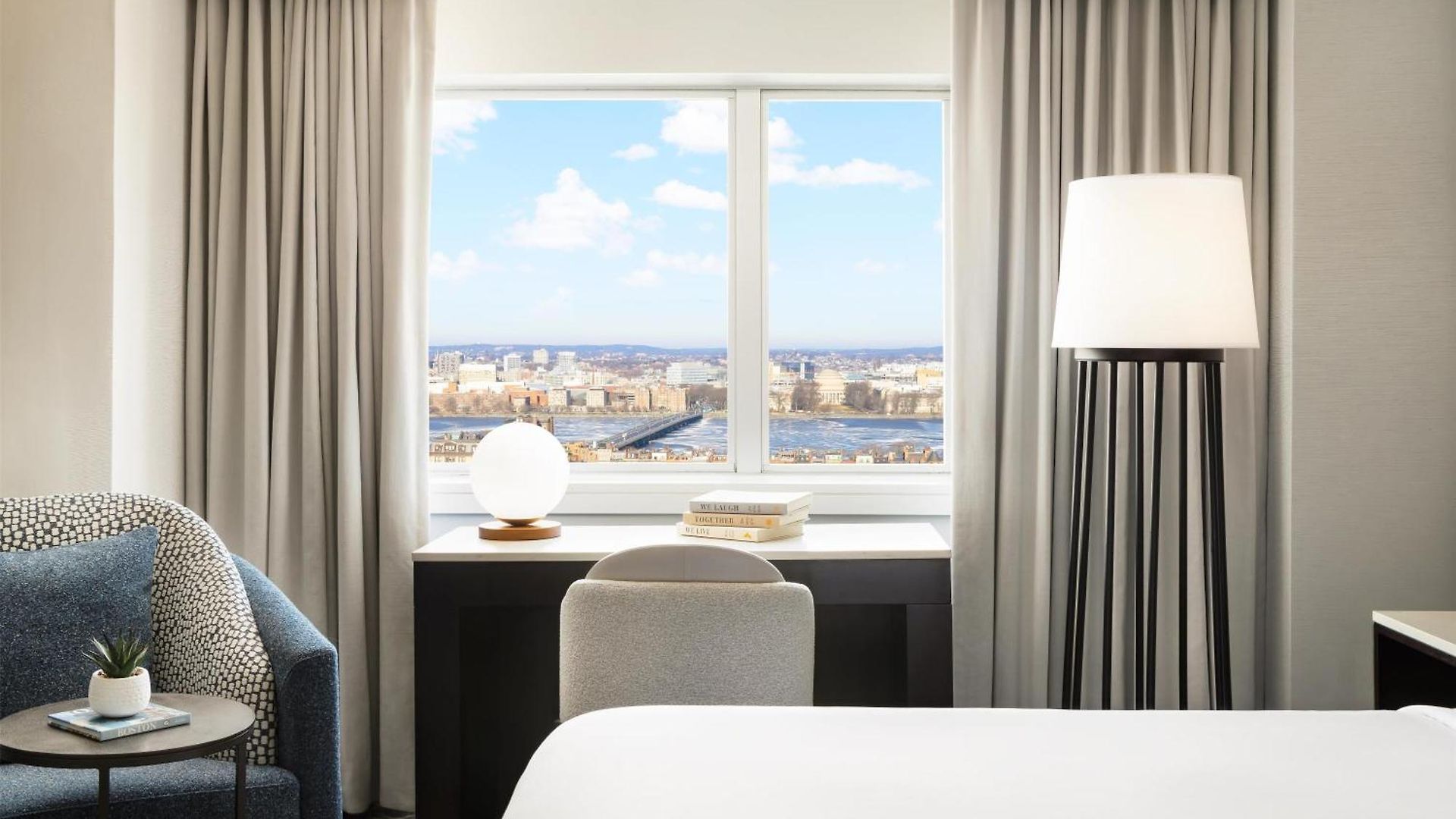 Hilton Back Bay 3*