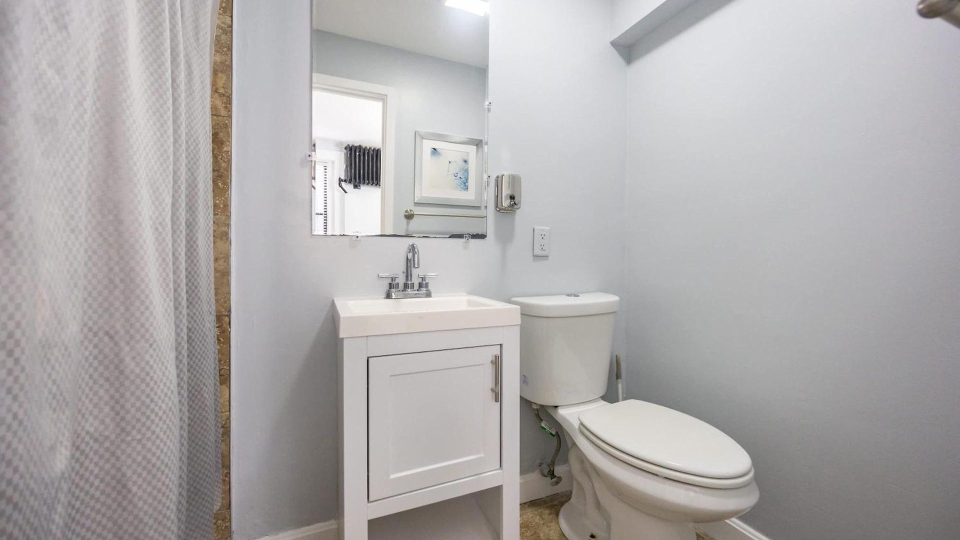 Lower Level In Hip Bay Village * Boston