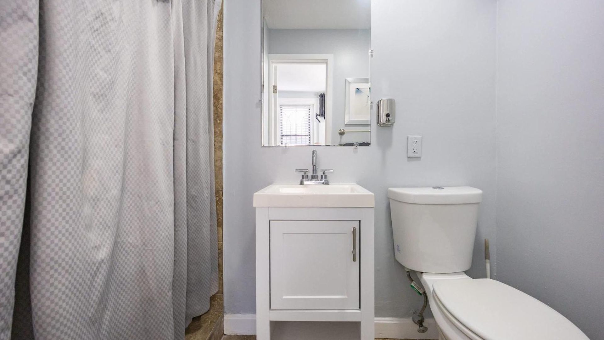 Lower Level In Hip Bay Village *