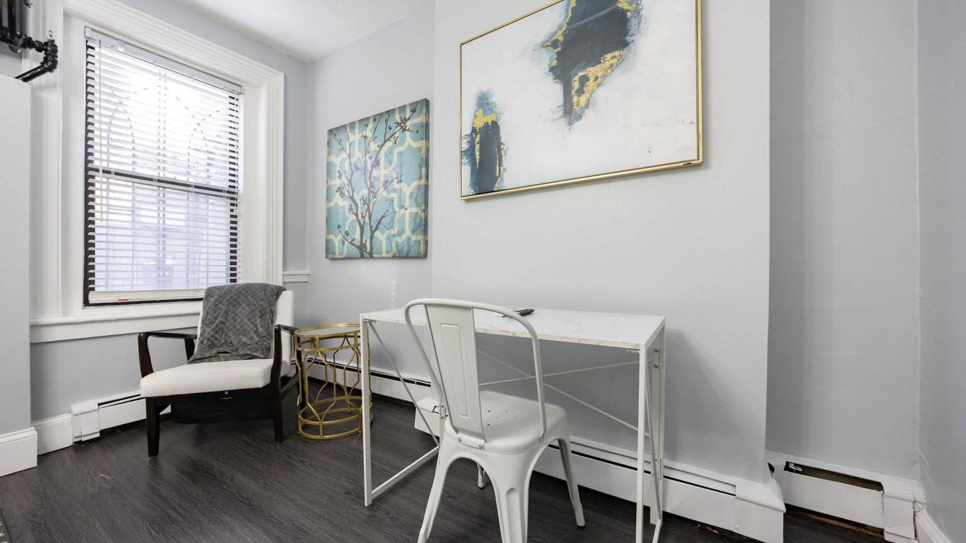 Lower Level In Hip Bay Village Apartment Boston