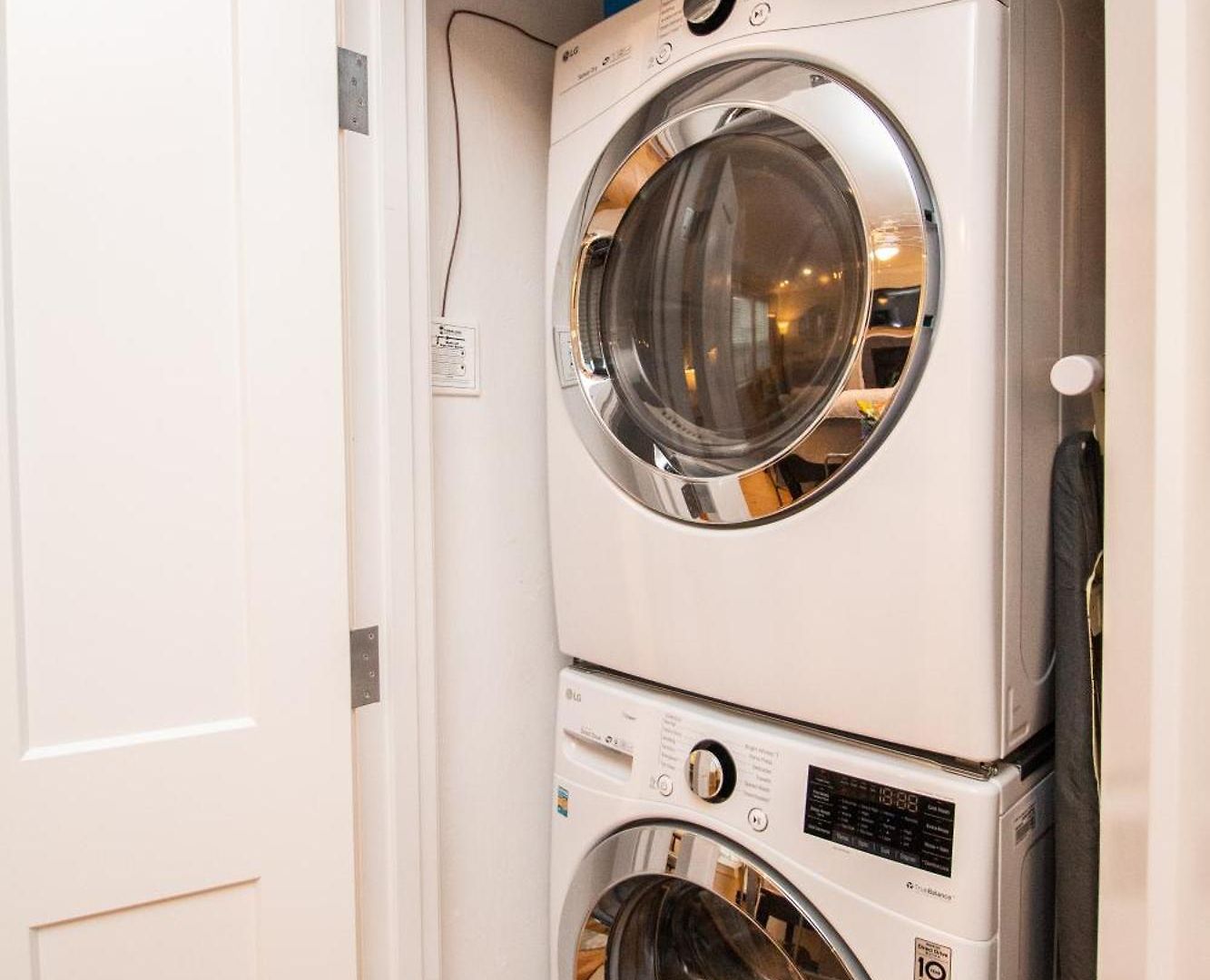 Apartment 2 Bedroom Unit W Elevator & In-unit Laundry Boston