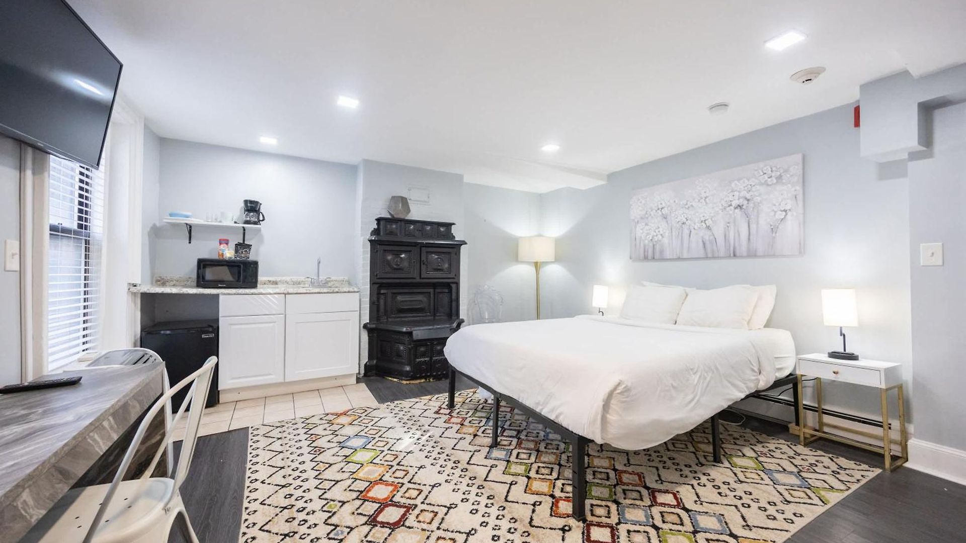 Centrally Located In Boston's Bay * Boston