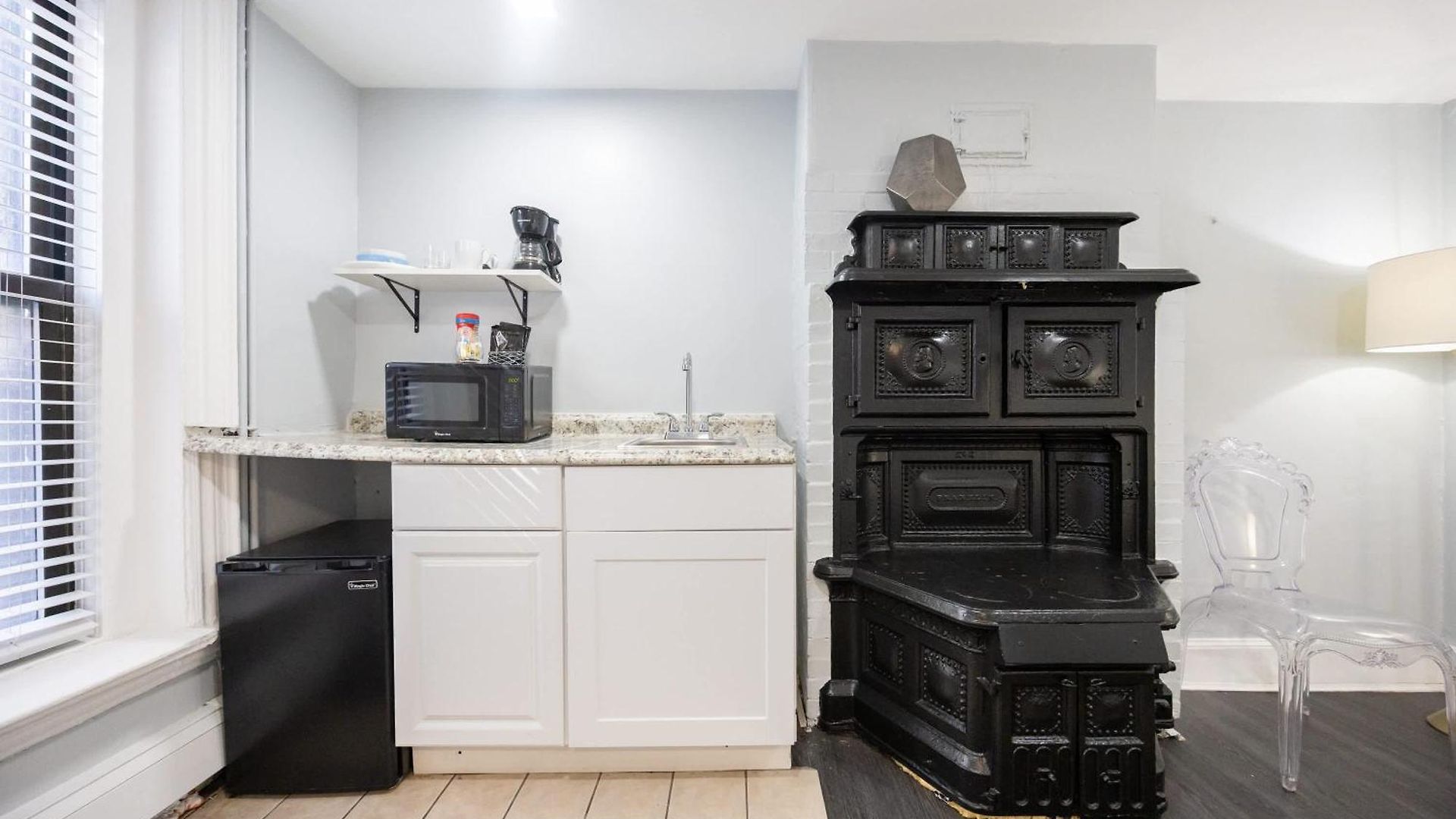 Apartment Centrally Located In Boston's Bay