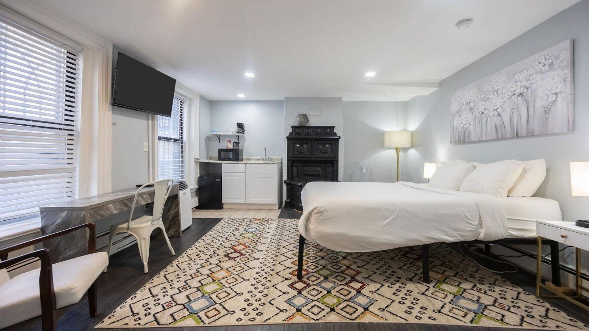 Centrally Located In Boston's Bay * Boston