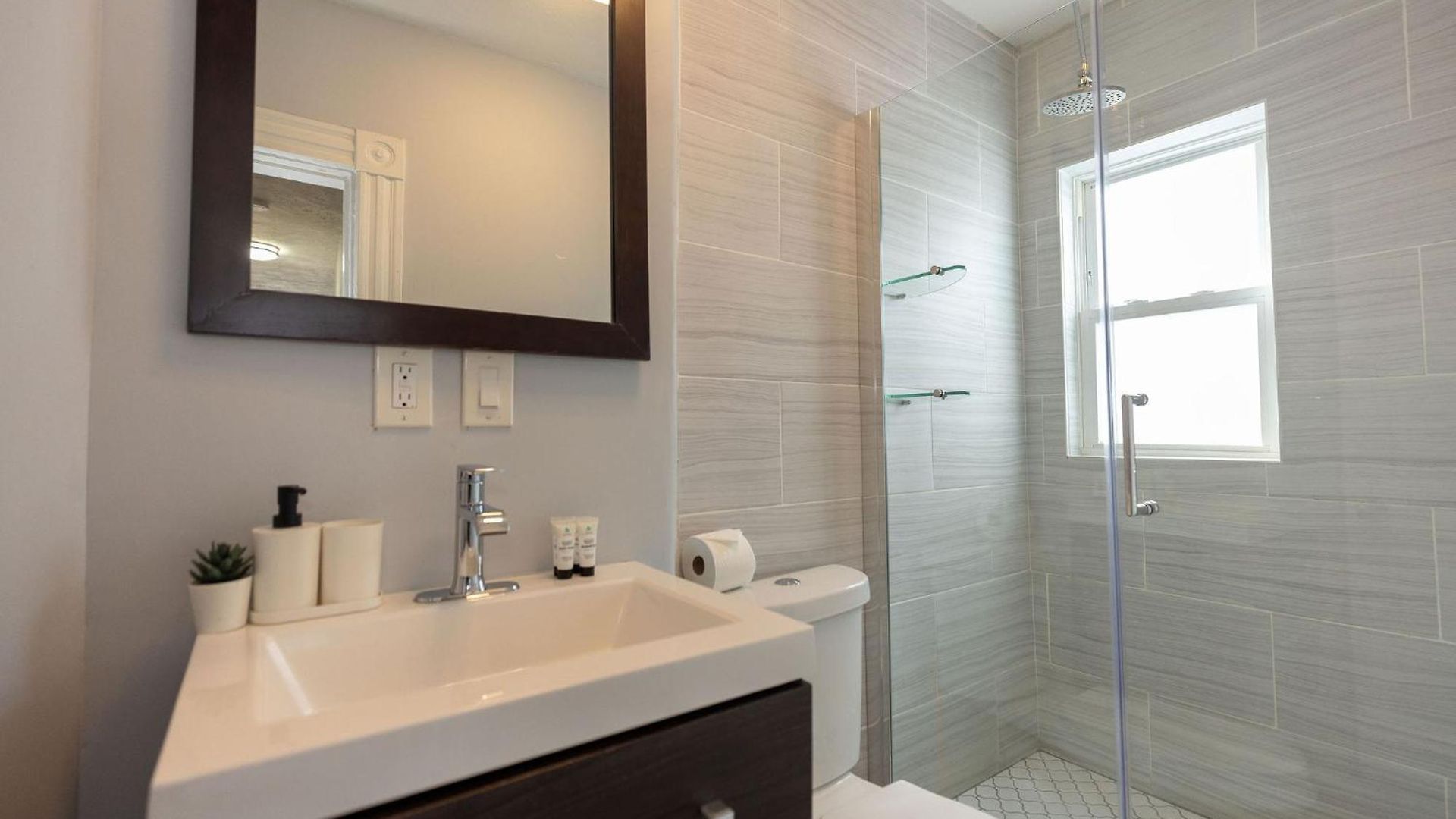 Your Base, Cozy 2br Boston