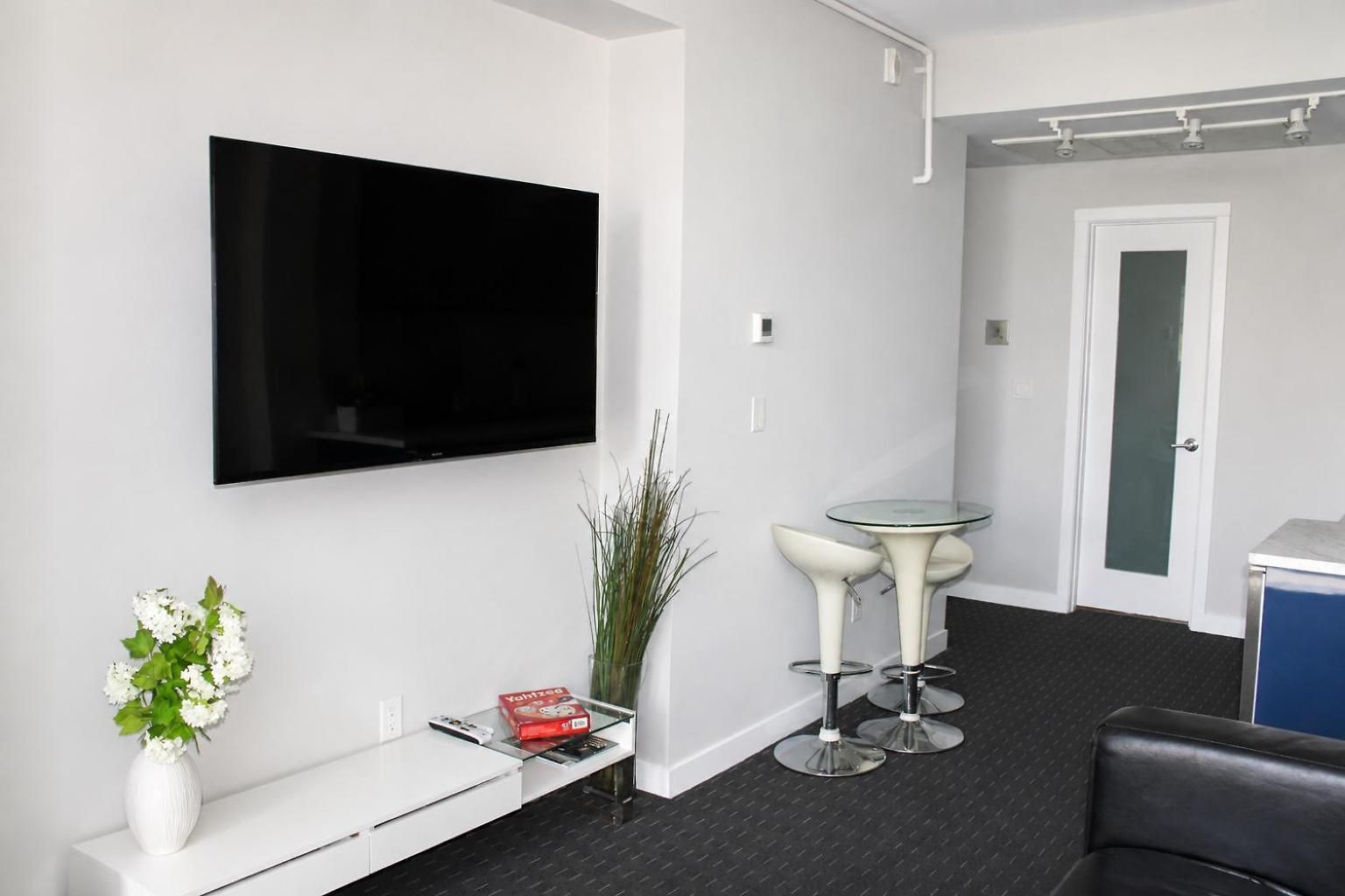 Stylish Newbury Street Studio, #11 * Boston