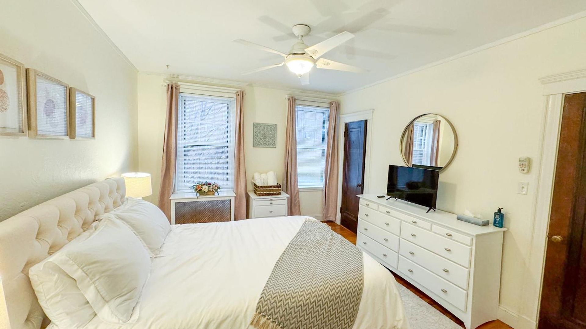 Sun-filled Unit, Elevator, Pool, College * Boston