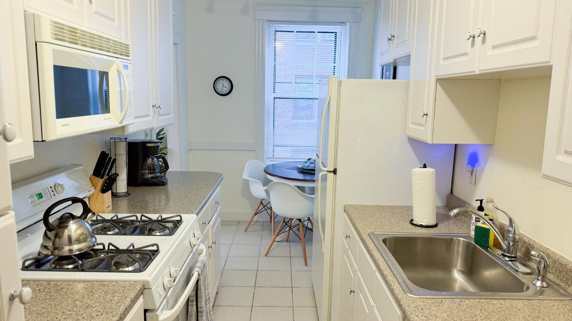 Sun-filled Unit, Elevator, Pool, College Apartment Boston