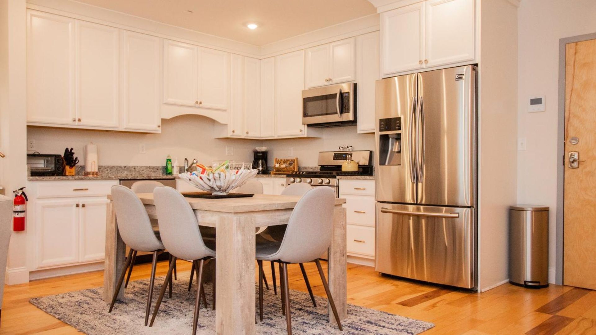 Stylish 2br W Full Kitchen, Laundry & Cen Air Boston